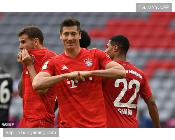 专家评球：现代中锋的演变，以莱万和伊格莱西亚斯为例