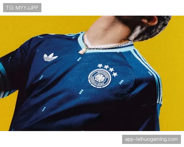 商业合作：某知名运动品牌推出德甲球队专属训练服系列，强调面料对高强度压迫跑动的支撑