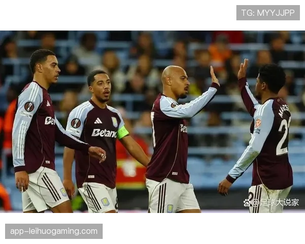 特写镜头:看台上维拉小球迷目睹绝杀后喜极而泣 特写镜头:看台上维拉小球迷目睹绝杀后喜极而泣